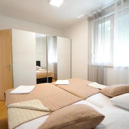 Blue Sky Apartment *